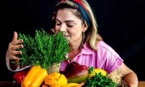 Afeto à Mesa: dentista goiana lança livro de receitas culinárias