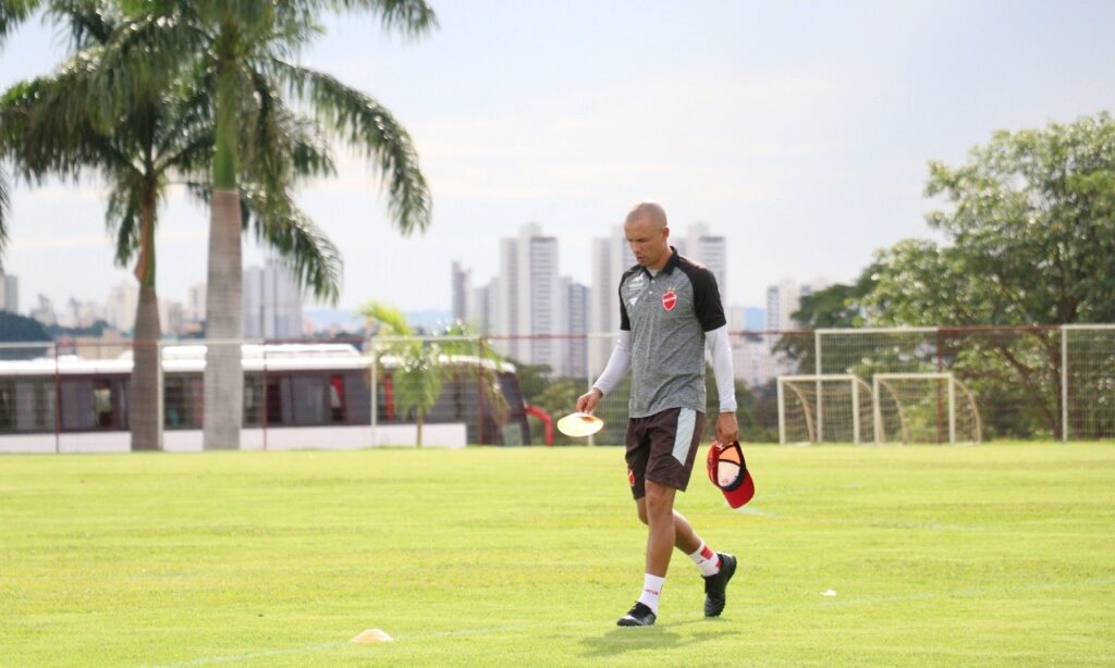 Vila tenta reverter vantagem do Fluminense para ir à final do Brasileirão de Aspirantes