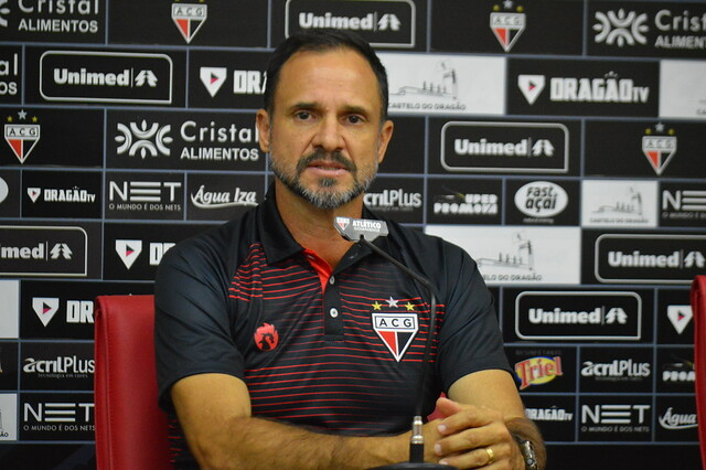 Wagner Lopes mantém estilo de jogo e equipe para enfrentar o Santos