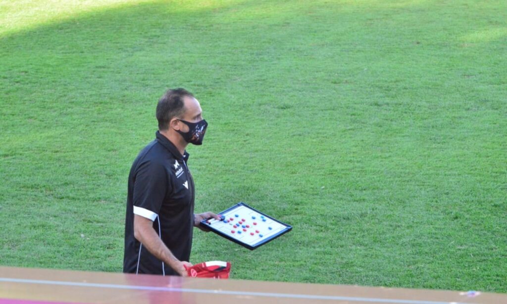 Wagner Lopes não esconde felicidade após vitória em clássico