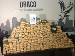 Polícia prende homem com 300 quilos de maconha