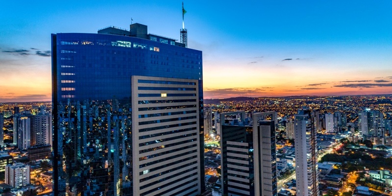 Órion Complex oferece aula gratuita de yoga a quase 200 metros de altura