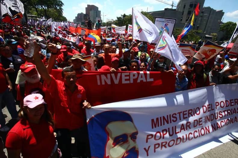 Manifestantes contra e a favor de Maduro saem às ruas na Venezuela