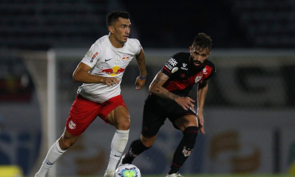 Red Bull Bragantino controla e vence o Atlético-GO em São Paulo