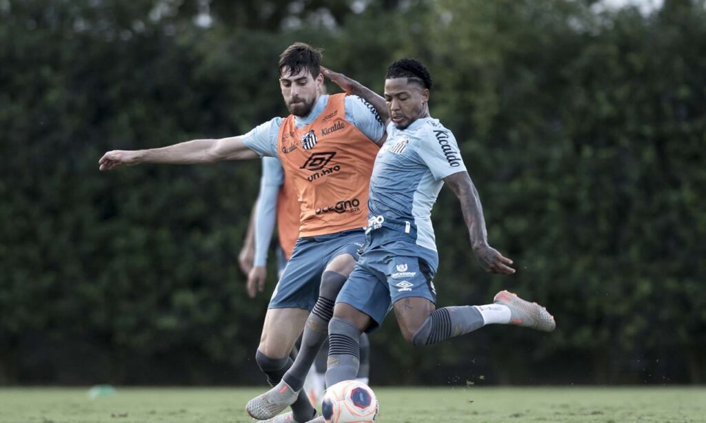 Eduardo Souza reencontra dupla do Santos e coloca Marinho como "melhor do Brasileirão"