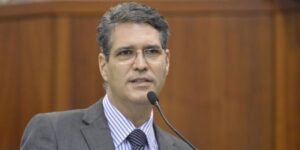 Goiás cria comissões para fiscalizar materiais escolares