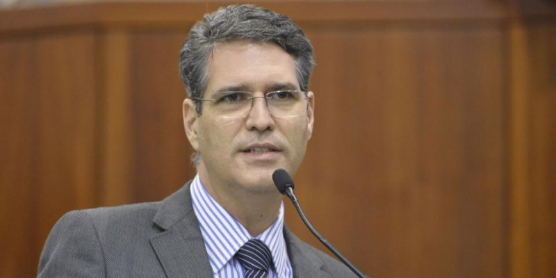 Goiás cria comissões para fiscalizar materiais escolares