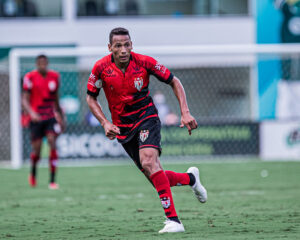 Destaque do Goianão retorna ao Atlético-GO e pode ser relacionado contra o Corinthians