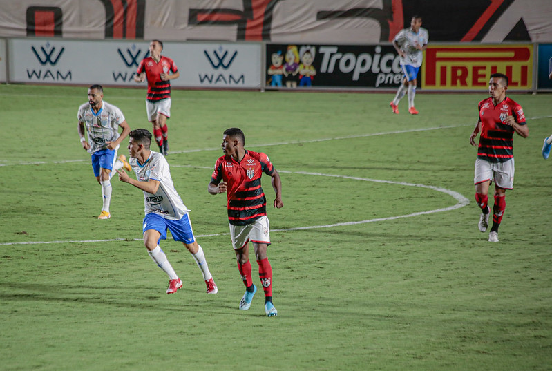 Após jogos e gol pelo time profissional