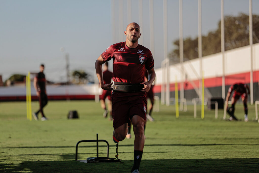 Lateral não vê favorito na Copa do Brasil e busca “resultado positivo” no jogo de ida