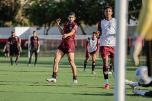 Zé Roberto elogia e abre possibilidade de jogar ao lado de Brian Montenegro