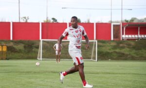 Alan Mineiro quer que seu 100º gol na carreira seja o do acesso