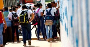 Escolas no DF poderão ter revista de alunos e mais presença policial