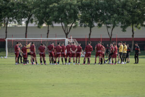 Lista de pendurados aumenta no Atlético-GO antes de sequência importante