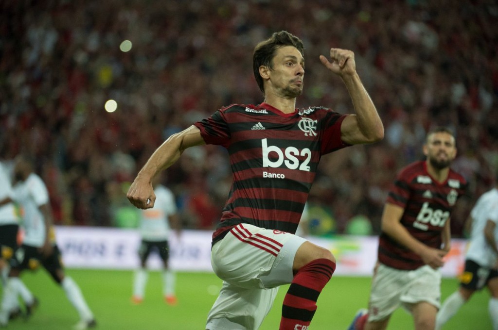 Flamengo vence o Corinthians com a ajuda do VAR