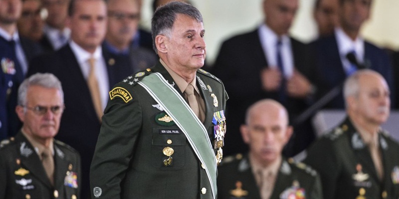 Comandante defende exclusão de militares da reforma da Previdência