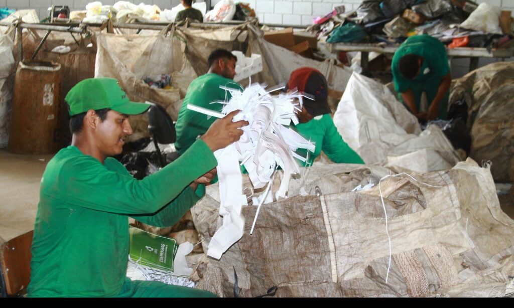 Cooperativas cobram auxílios de equipamentos de proteção individual de governo