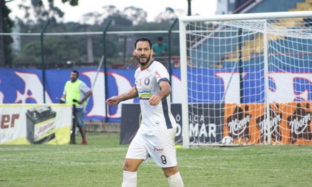 Wladimir Araújo troca de clube e Frontini de volta a Goiás