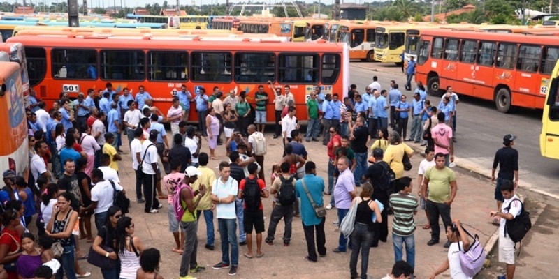 Paralisação de ônibus prejudica 1 milhão de usuários em São Paulo