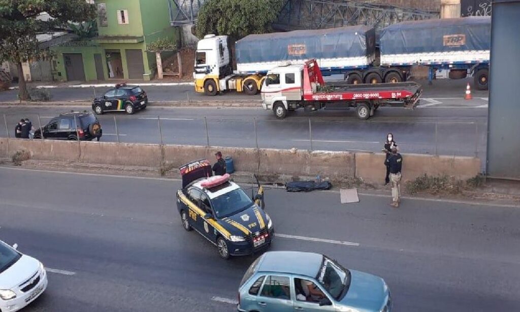 Homem morre após ser atropelado por camioneta na BR-153 em Goiânia