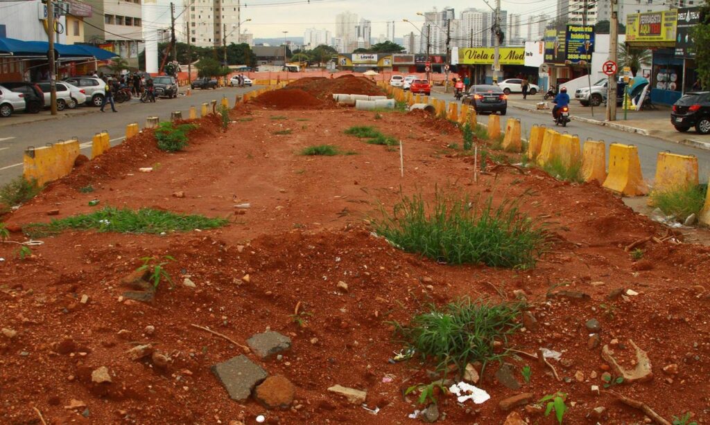 Trecho do BRT paralisado há 3 anos e prefeitura sequer tem data para retomar