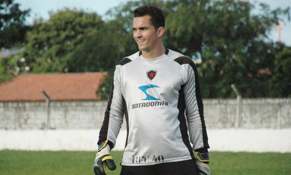 Anápolis acerta a contratação de goleiro Remerson