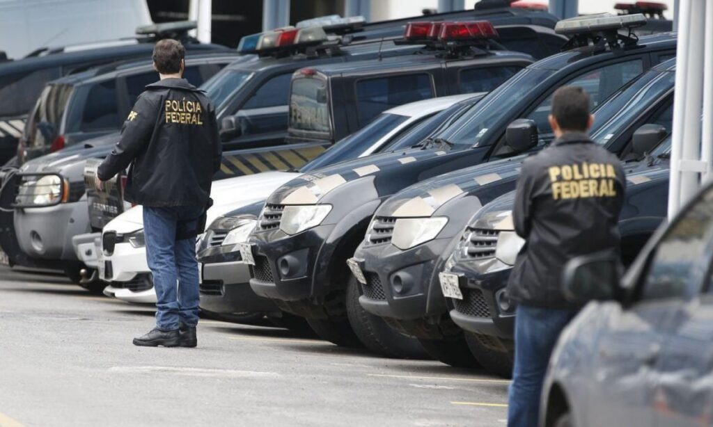 Bolsonaro edita MP que reorganiza cargos de chefia na Polícia Federal