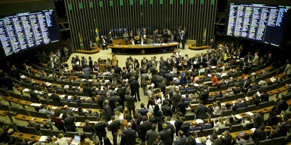 Líderes de 13 partidos anunciam apoio à reforma da Previdência