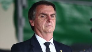 Bolsonaro não perdoa agressor e deseja que "mofe na cadeia"