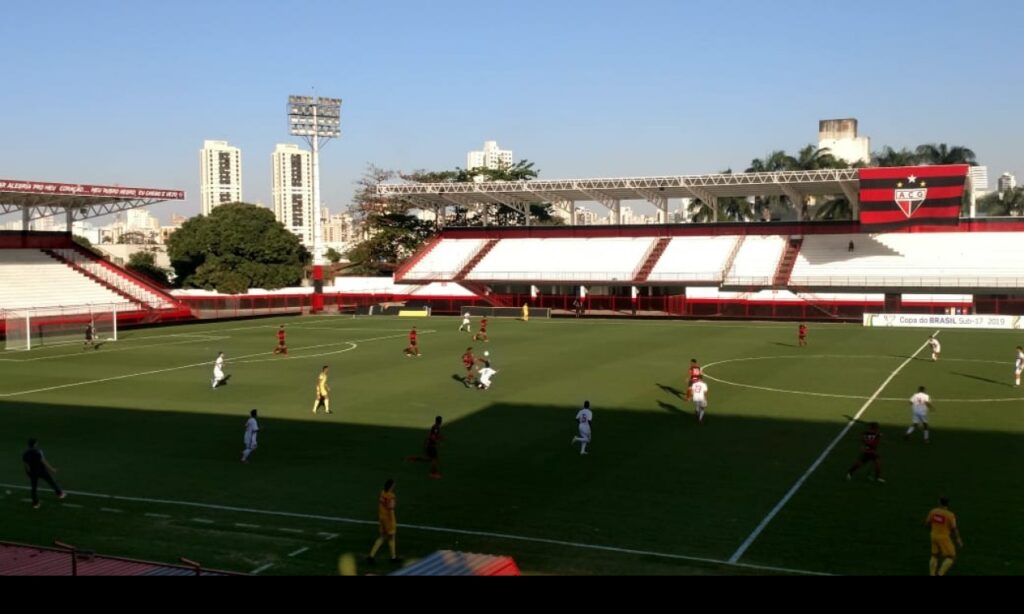 São Paulo vence o Atlético Goianiense no Accioly