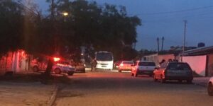 Criança de 5 anos morre atropelada por micro-ônibus escolar