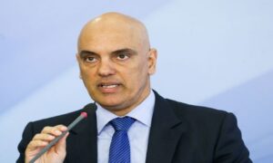 Alexandre de Moraes manda governo retomar divulgação dos dados acumulados