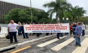 Sessão de votação da PEC da reforma da Previdência tem tumulto e protesto na Alesp