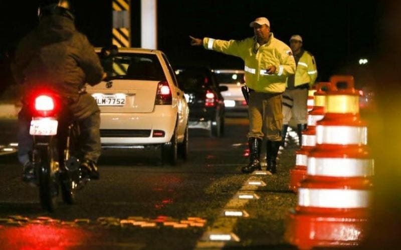 Lei que evita que carros sejam guinchados em blitz é sancionada; confira alterações