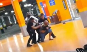 Polícia indicia 6 pessoas pela morte de autônomo em loja do Carrefour