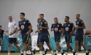 Seis jogadores chegam durante o primeiro treino da Seleção em Miami