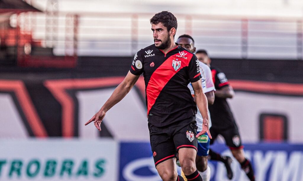 Atlético-GO conta com volta de atacante para enfrentar o Santos