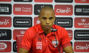 Reginaldo descarta favoritismo em clássico