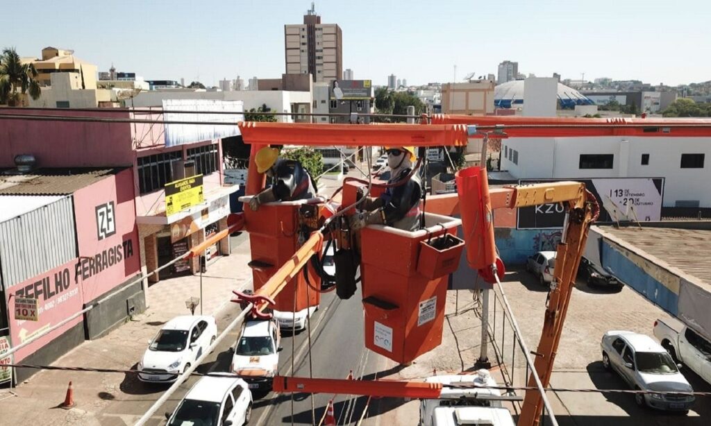 Justiça obriga Enel a regularizar energia em Matrinchã e Itapirapuã