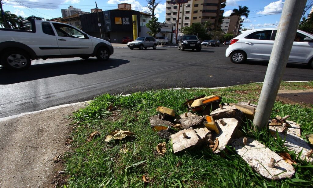 Sinalização de novas vias está atrasada em 15 bairros de Goiânia