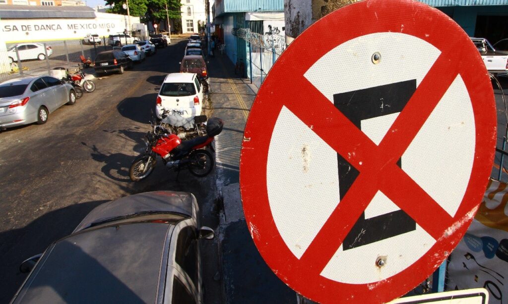 Frota de carros aumenta e vagas diminuem