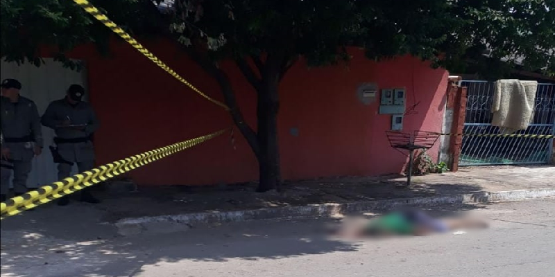 Jovem é morto alvejado por tiros na Chácara do Governador