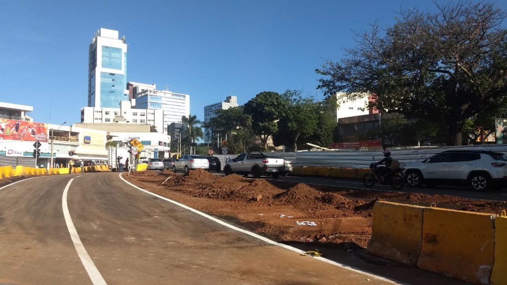 Prefeitura libera trecho provisório da trincheira na rua 90