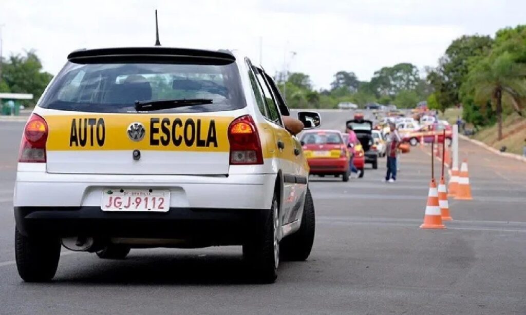 Contran autoriza aulas remotas para curso de formação de condutores