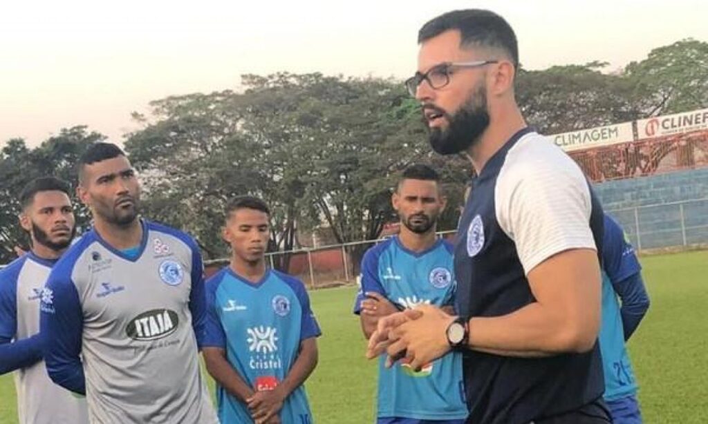 Luan Carlos aprova desempenho inicial do Goianésia