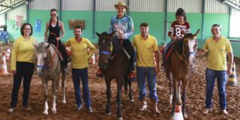 Terapia com movimentos do cavalo ajudam pacientes