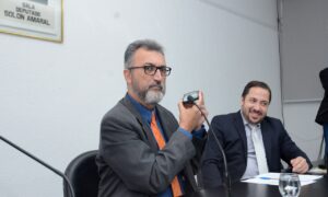 Presidente da CCJ sugere passar cantos gregorianos para acalmar ânimos durante as votações