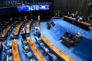 Senado quer implementar renda básica na Constituição