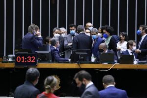 Debate sobre reforma eleitoral retorna após feriado