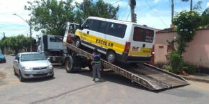 Prefeitura de Goiânia apreende veículos clandestinos de transporte escolar